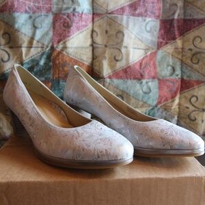 White Ara Heels NWOT - UK Size 6.5